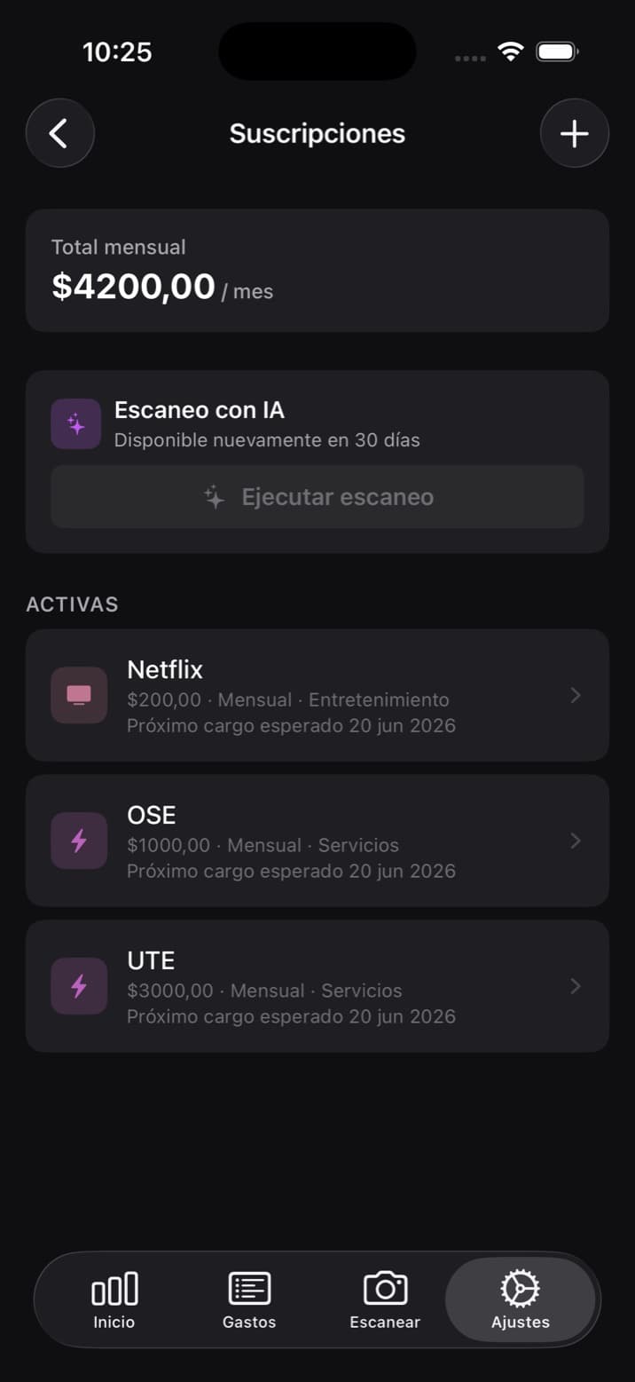 Pantalla de suscripciones con total mensual y lista de suscripciones activas